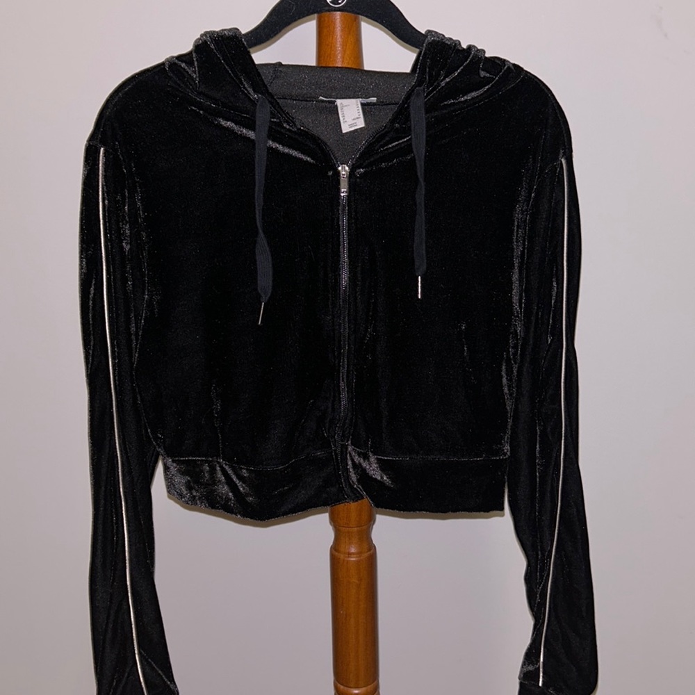 NWOT Velvet Cropped Black F21 Jacket